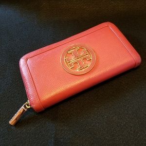Tory Burch Amanda leather zip wallet